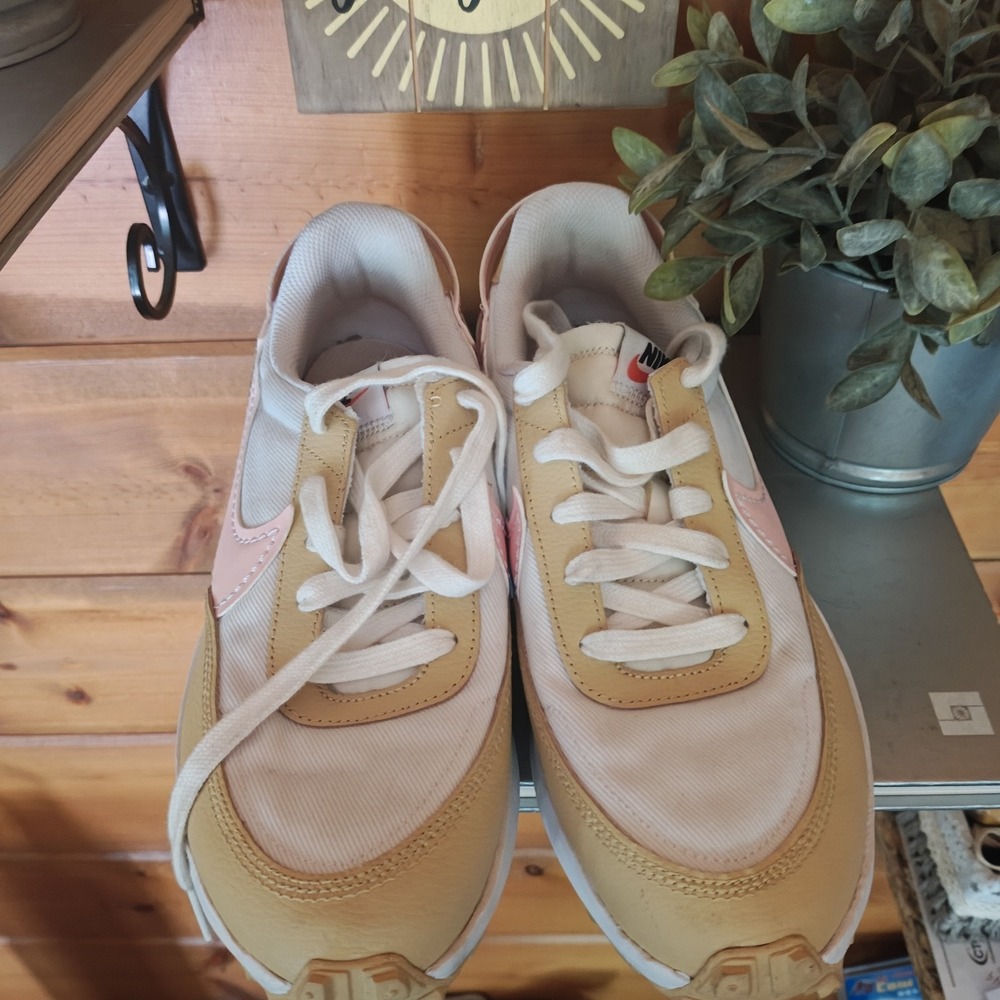 Nike Waffle Debut Outsole-White/ Beige/ Pink Sneaker DV0764-100 Women's Size 9.5 - Picture 6 of 10